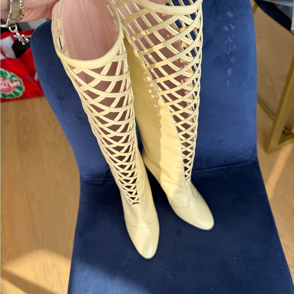 GUCCI Boots in Cream color